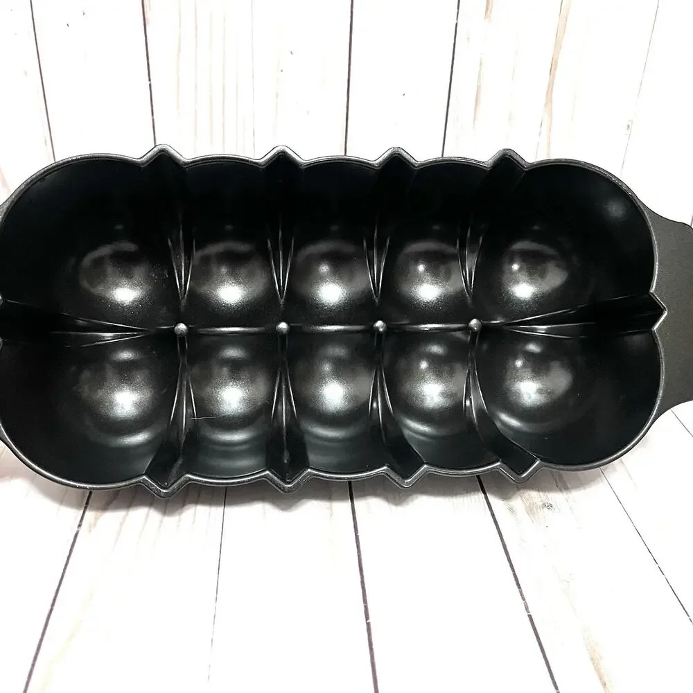 Nordic Ware Pro Gray Cast Bundt Loaf Cake Pan Baking 9 cup Cast Aluminum